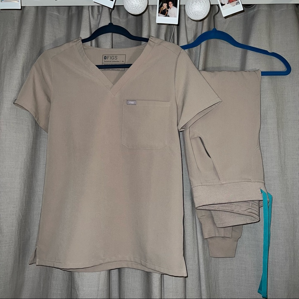 FIGS Boulder Scrub Set Catarina Top Zamora Joggers